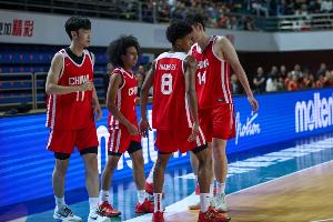 篮板场场输！媒体人：中国U19联防太多了 挡不住人就容易被爆篮板
