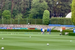 星空电竞-记者：帕瓦尔、劳塔罗单独训练，明天全队重新集结后会有决定