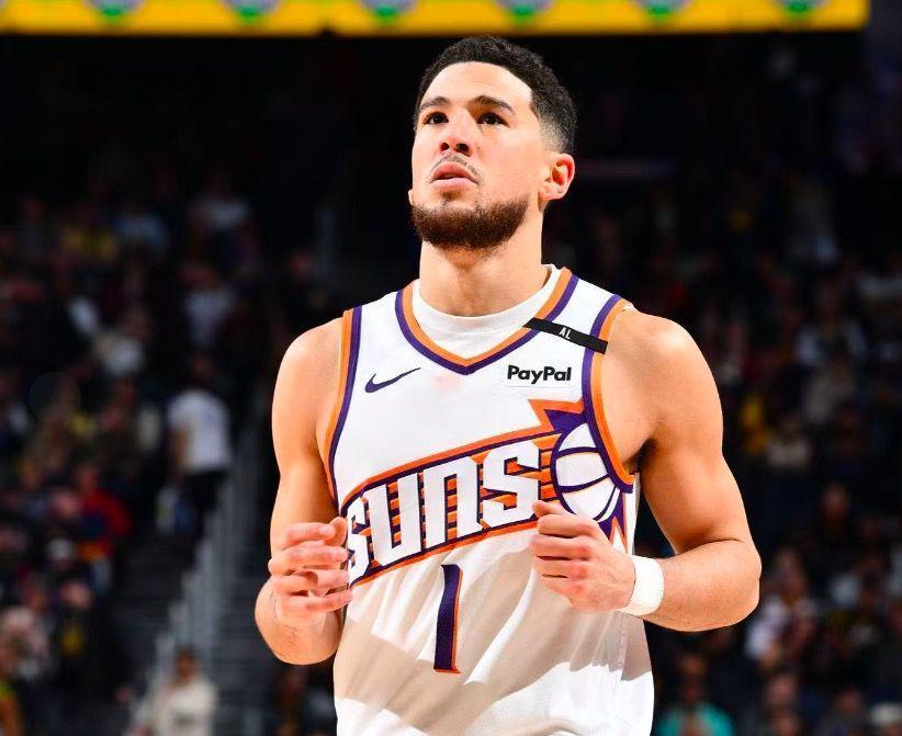 Shams：布克过去一两周一直在和队内年轻球员训练，内部感觉球队充满希望